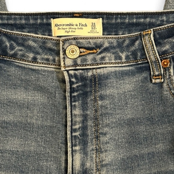 American Eagle Outfitters High Rise Distressed Blue Jeans - Picture 2 of 4